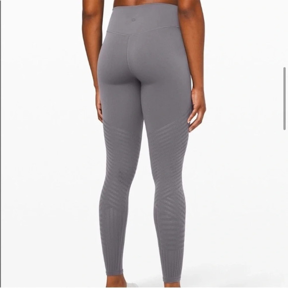 Lululemon Reveal SET  (tight & bra) - Picture 4 of 7